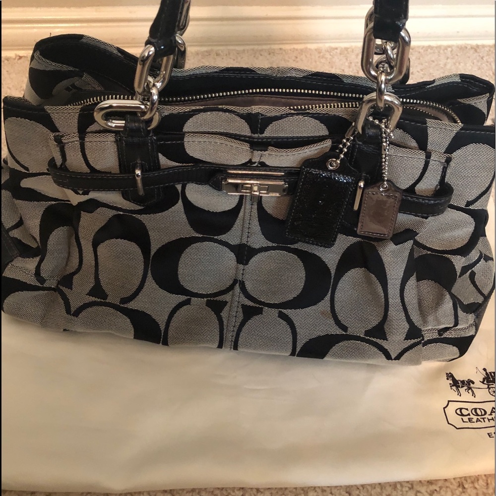 Coach Signature Maggie handbag